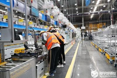 智慧驅(qū)動，柔性升級 斯坦德機器人助力東風(fēng)李爾打造汽車配件智能標桿工廠